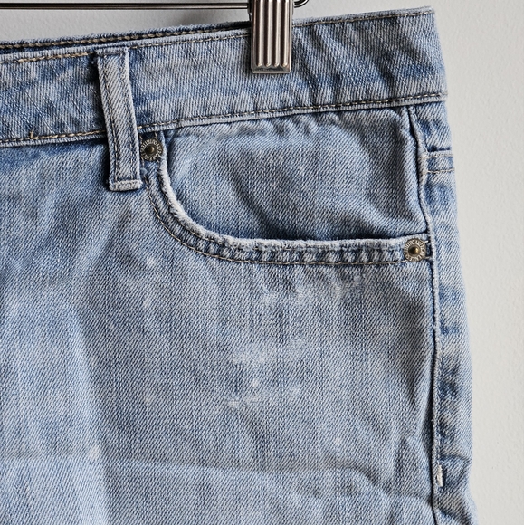 American Eagle Distressed Jean Shorts in Women's Size 8 - Picture 13 of 16